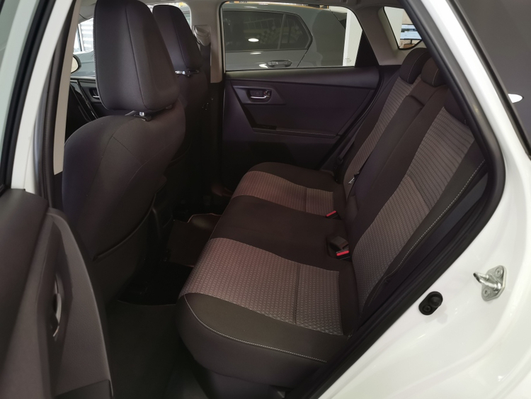 Toyota Auris Hybrid Feel! Edition foto 5
