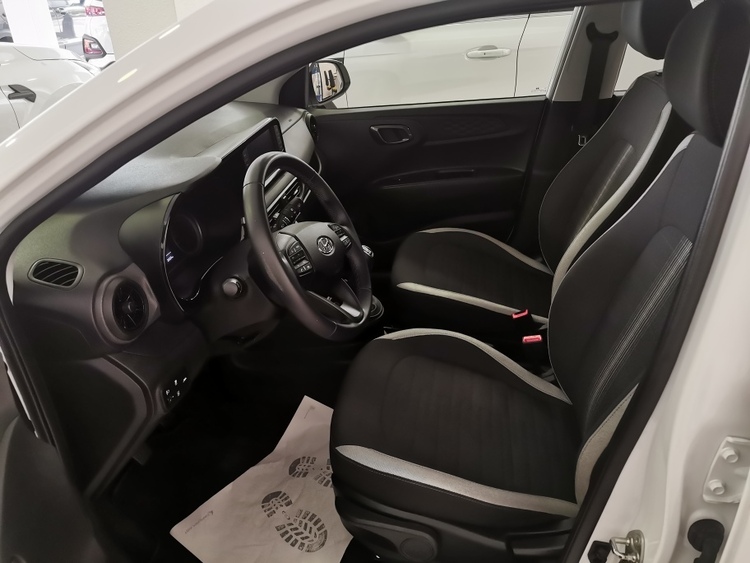 HYUNDAI i10 KLASS 1.0 65CV foto 4