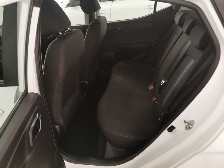HYUNDAI i10 KLASS 1.0 65CV foto 6