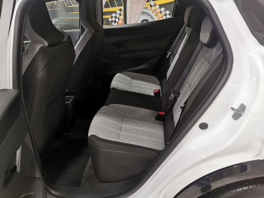 RENAULT MEGANE EVOLUTION E-TECH 130CV miniatura 5