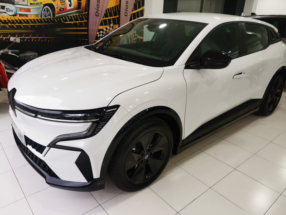 RENAULT MEGANE EVOLUTION E-TECH 130CV foto 2