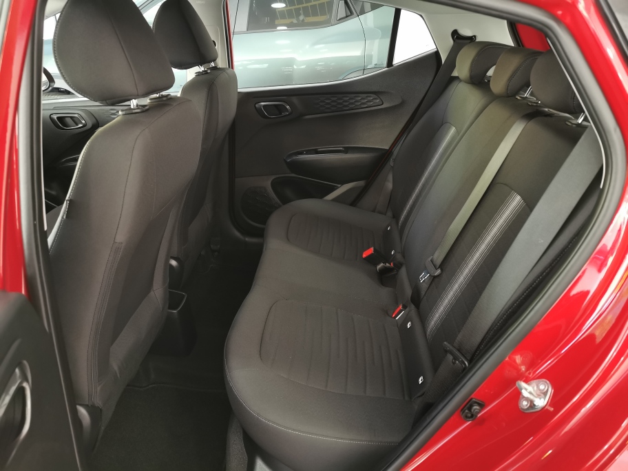 HYUNDAI i10 KLASS 1.0 66CV miniatura 5