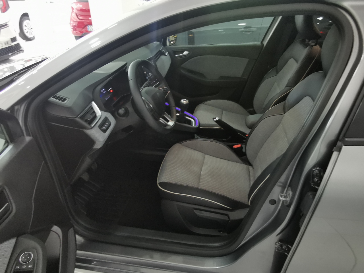 RENAULT CLIO TECHNO TCE 90CV miniatura 4