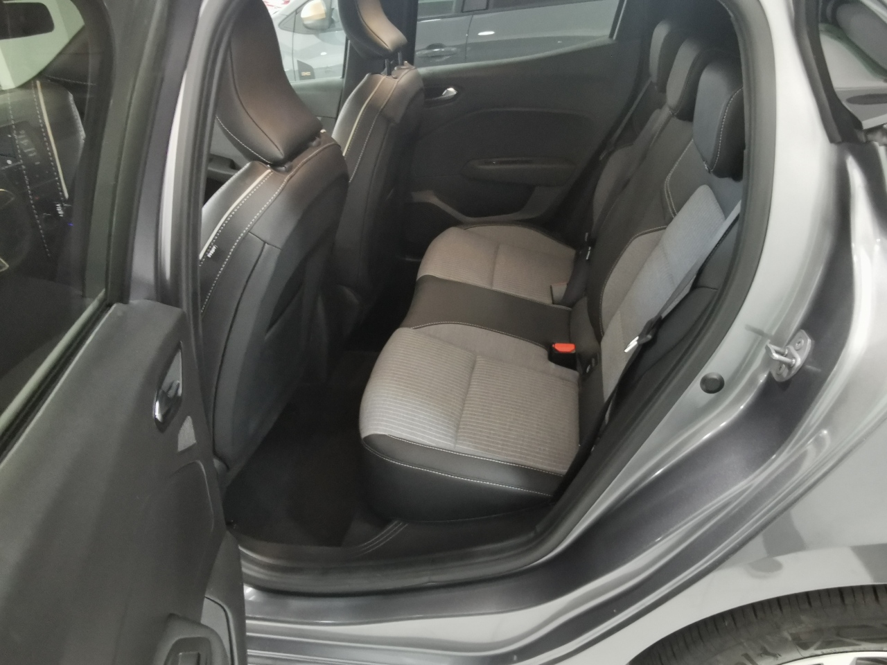 RENAULT CLIO TECHNO TCE 90CV miniatura 5